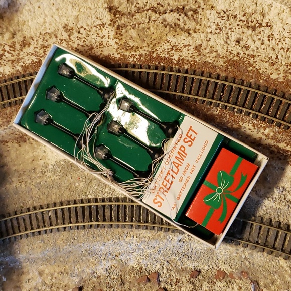 DEPARTMENT 56 - Village Accessories Series - Street Lamp Set - In Original Box - Picture 5 of 8